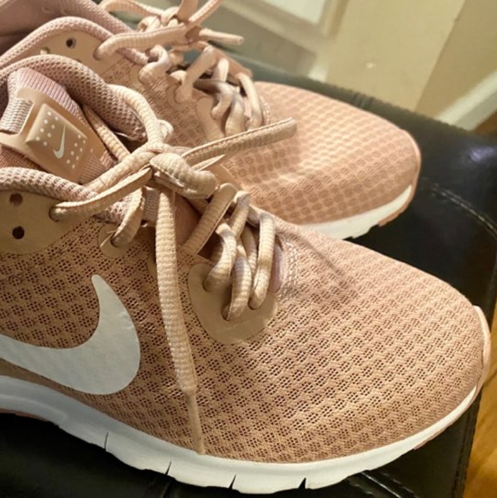 Nike Air Max Motion LW  size 8.5